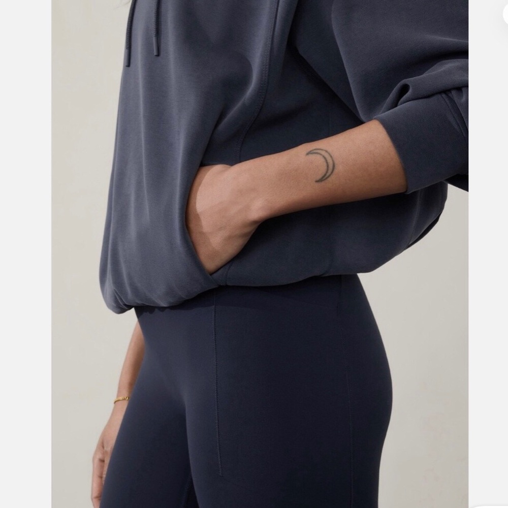 New Athleta. Seasoft bubble, hem hoodie, sweatshirt - Picture 10 of 11